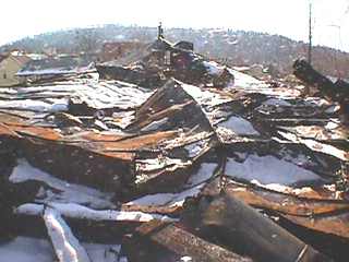 01_roof_facingmain.jpg (13376 bytes)