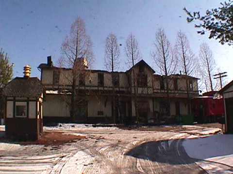 01_station_front.jpg (21259 bytes)