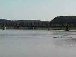 bridge2bloomside.JPG (18023 bytes)